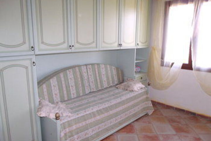 Room 13 of 32