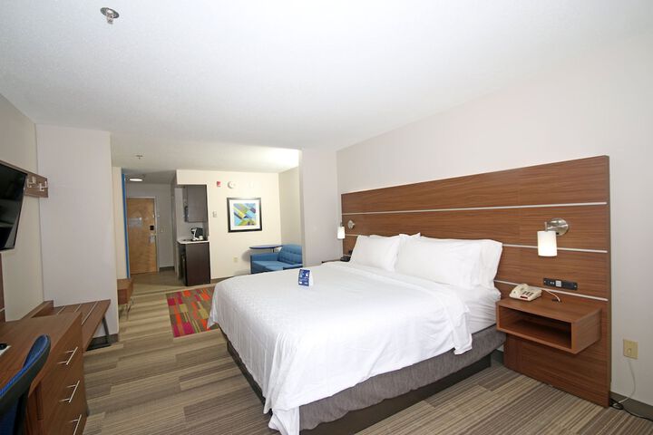 Standard King Bed Accessible (3 of 11)