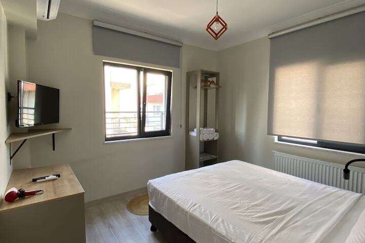Room 7 of 16