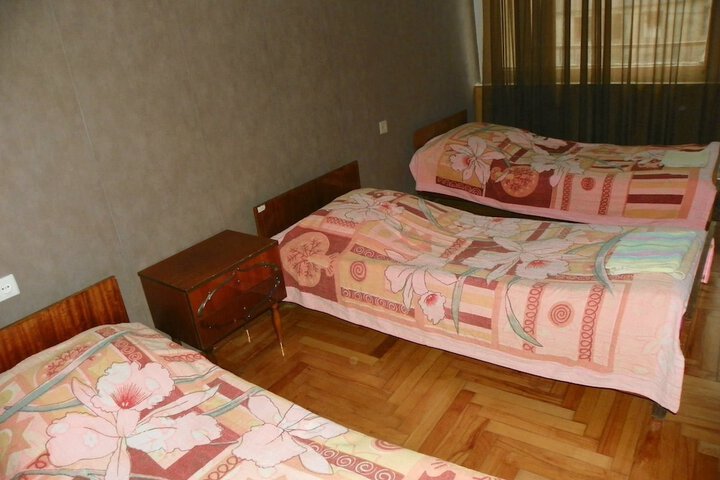 Room 4 of 25