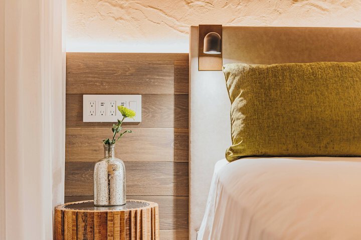 Room 32 of 165