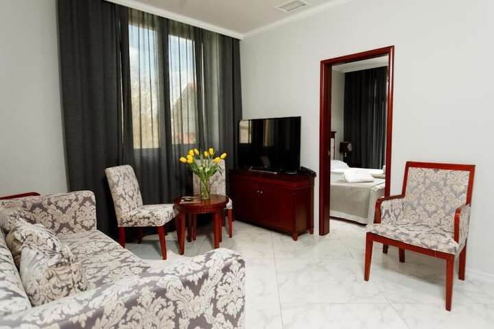 Room 28 of 53