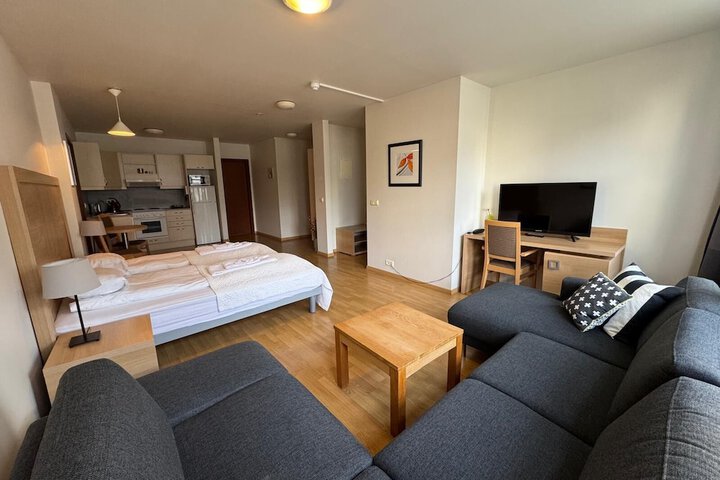 Room 52 of 80