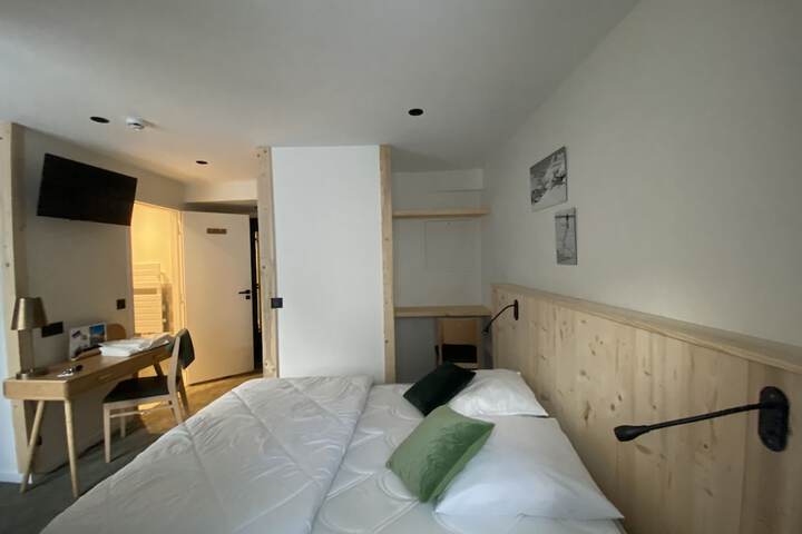 Room 3 of 66