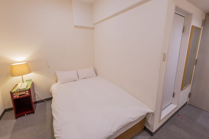 Room 12 of 48
