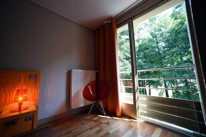 Room 10 of 48