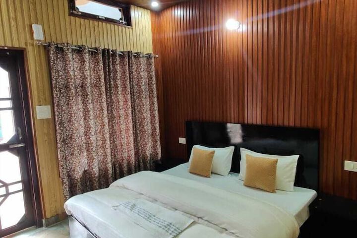 Room 4 of 20
