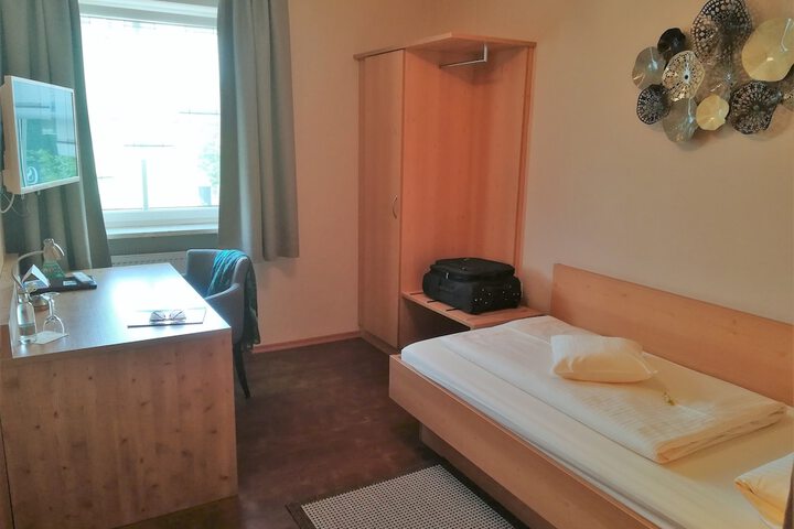 Room 3 of 31