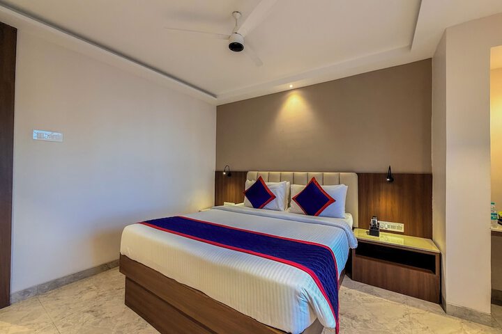 Room 27 of 49