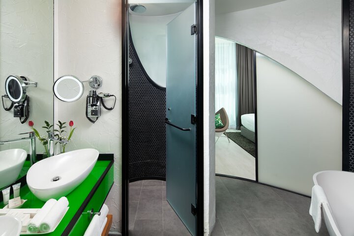 Room 20 of 46