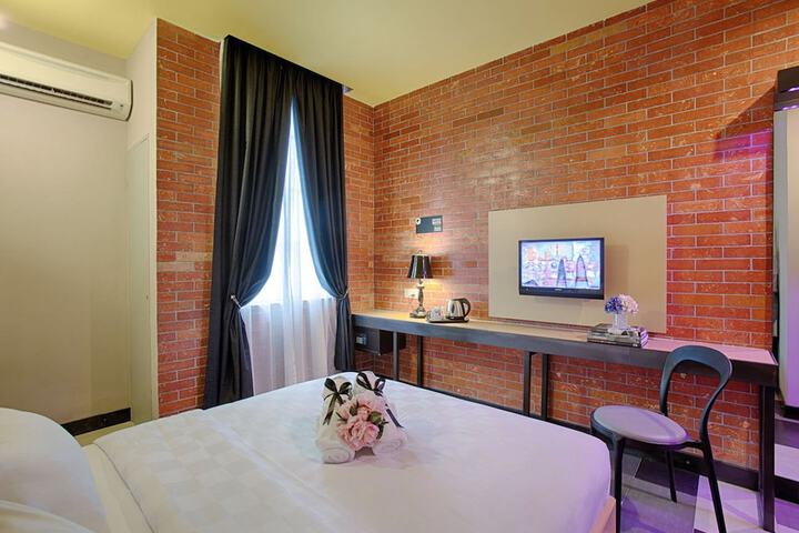Room 16 of 46