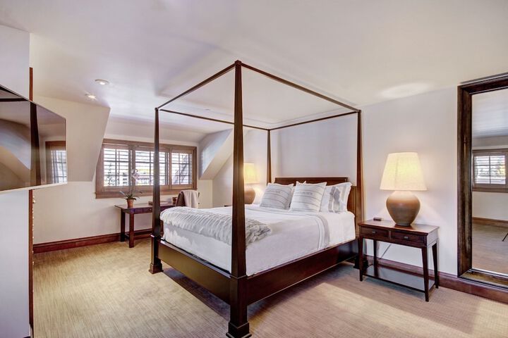 Room 35 of 302