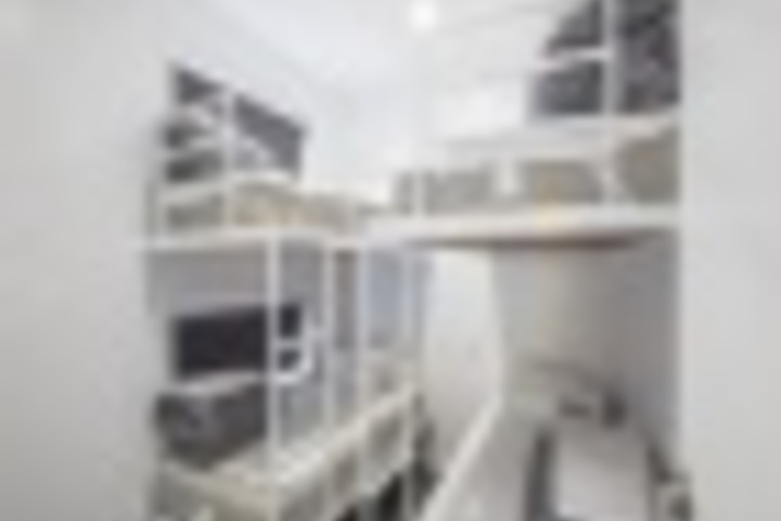 Room 207 of 876