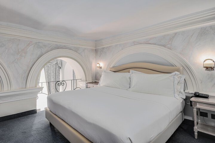 Room 8 of 62
