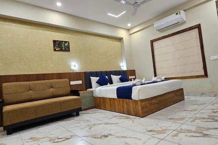 Room 4 of 15