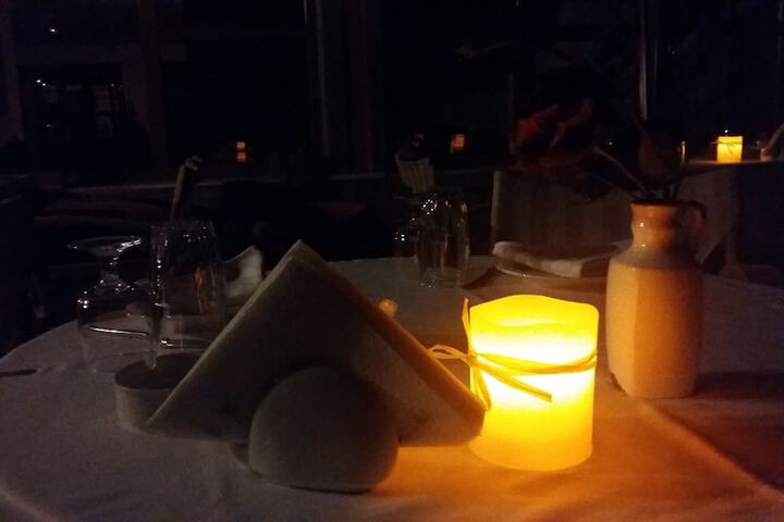 Dining 8 of 19