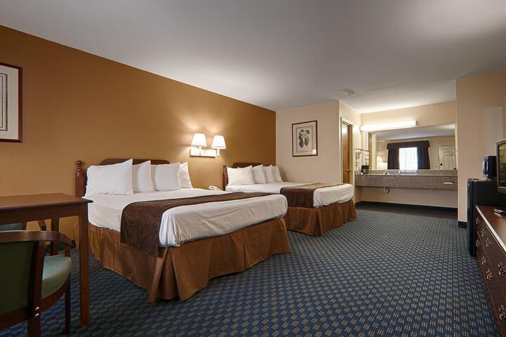 2 Queen Beds (4 of 5)