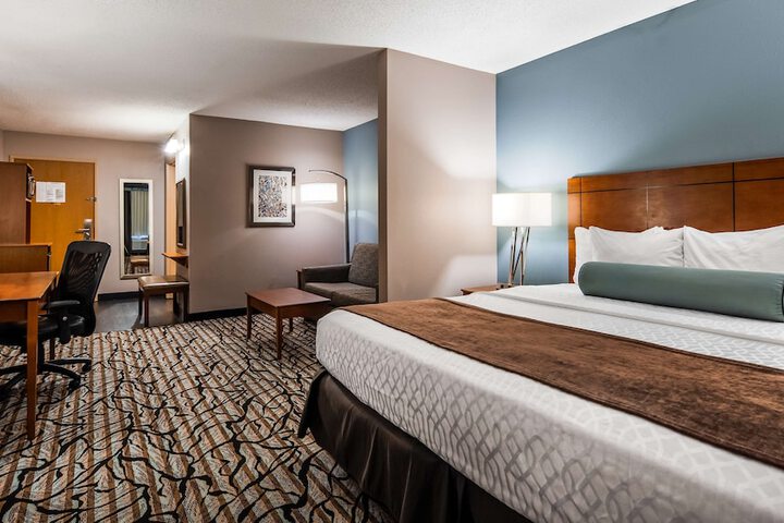 Suite 2 Queen Beds Sofa Bed Microwave and Refrigerator Full Breakfast (5 of 59)