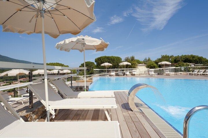Pool 16 of 33