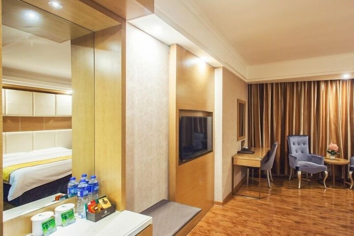 Room 10 of 44