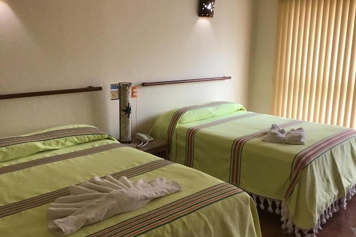 Room 10 of 26