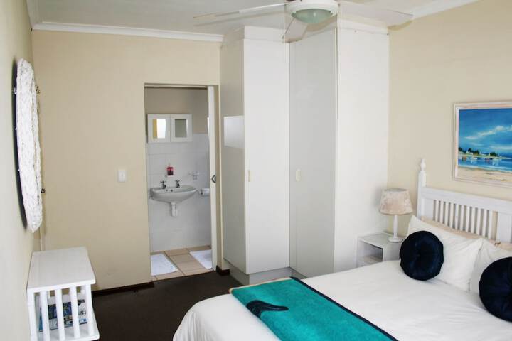 Room 9 of 80