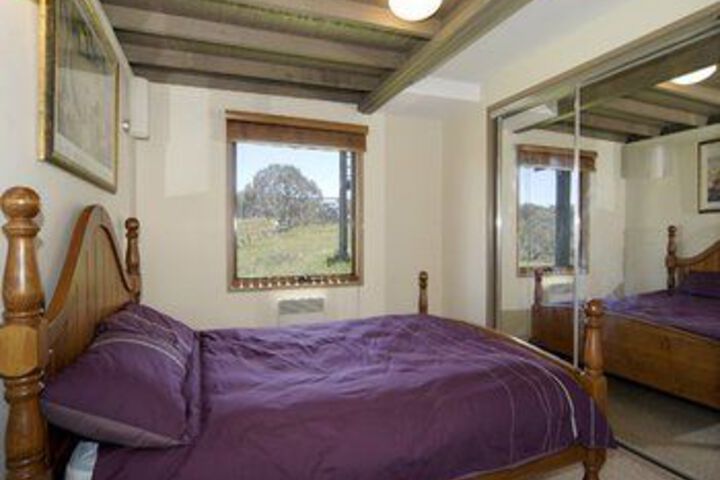Room 4 of 9