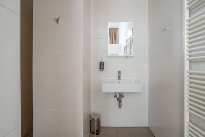 Room 33 of 37