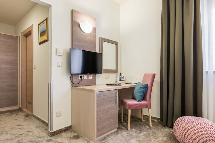 Room 14 of 82