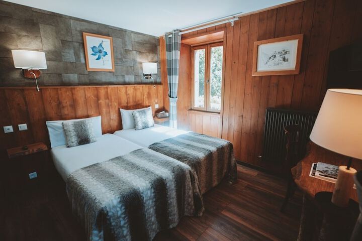 Room 4 of 20
