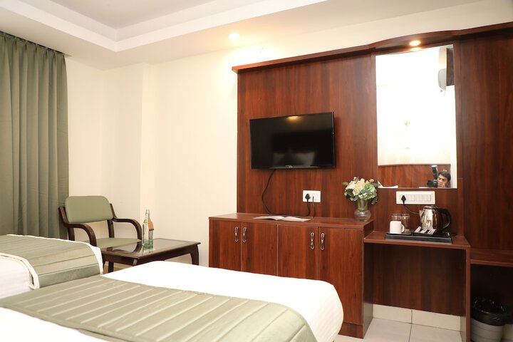 Room 9 of 34