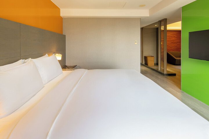 Room 43 of 120