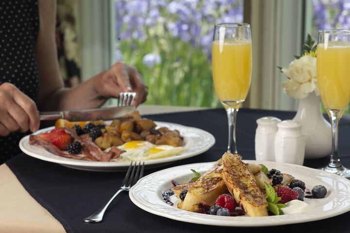 Breakfast/Coffee Service 70 of 88