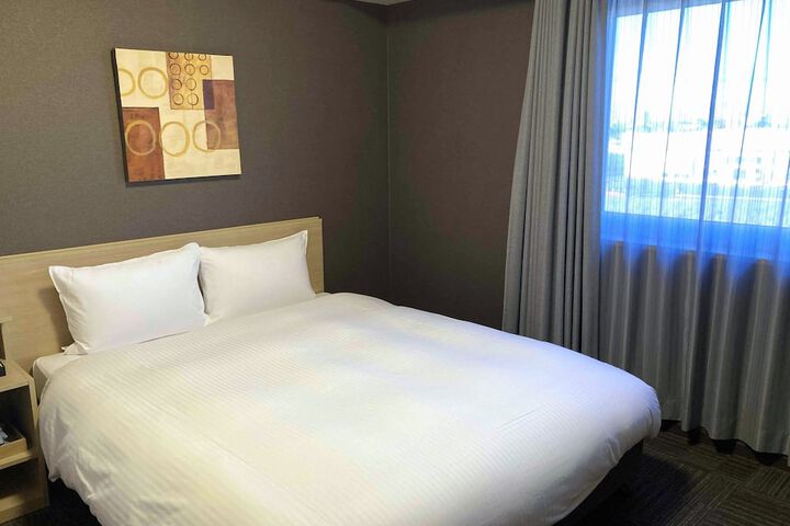 Room 12 of 32