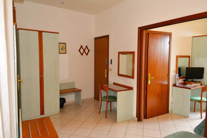 Room 21 of 105