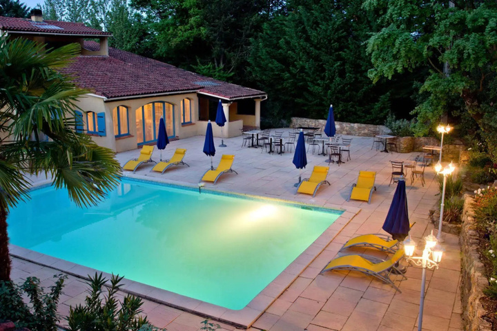 Pool 13 of 17