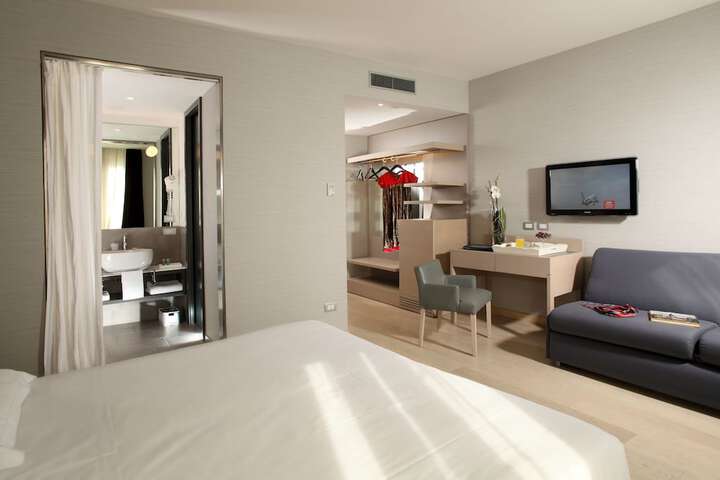 Room 7 of 162