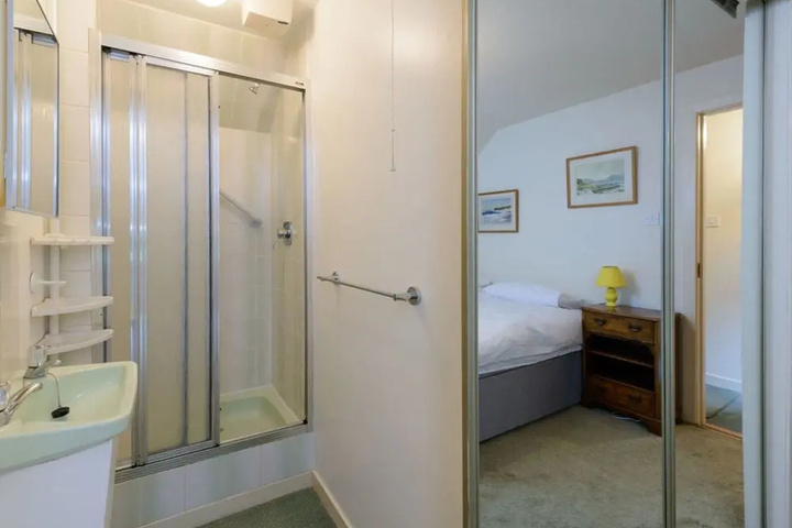 Room 7 of 16