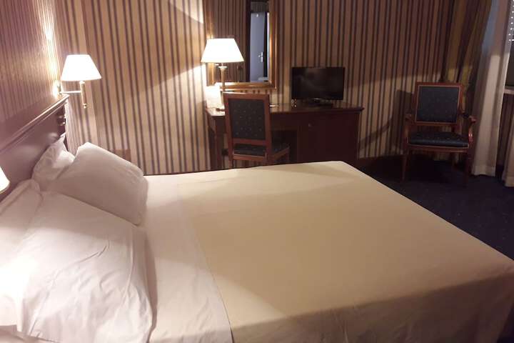 Room 17 of 29