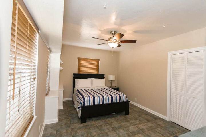 Room 6 of 141