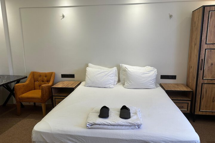 Room 8 of 22