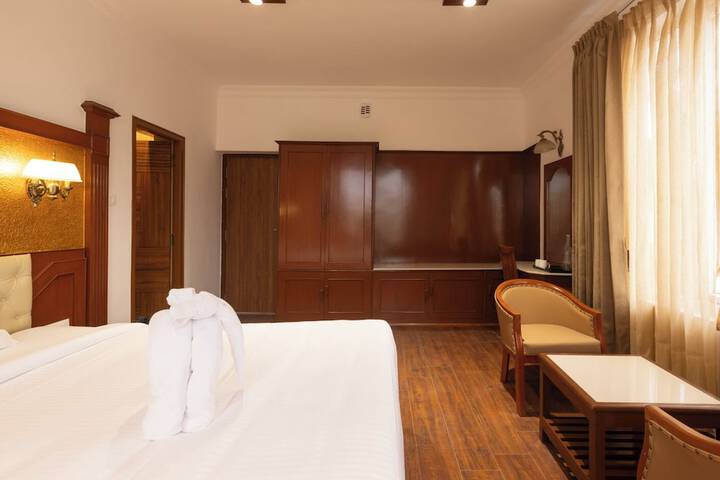 Room 13 of 20