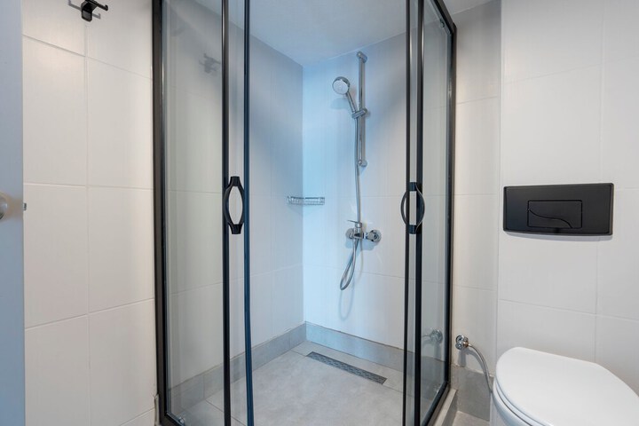 Room 102 of 130