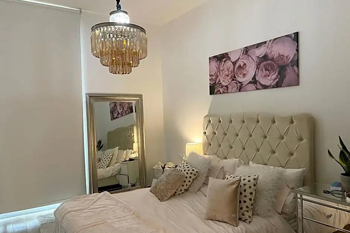 Room 2 of 6