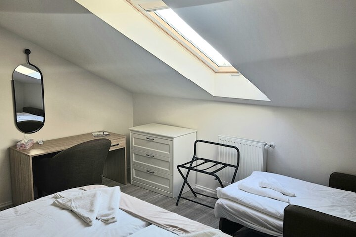 Room 6 of 40