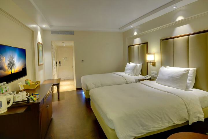 Room 12 of 64