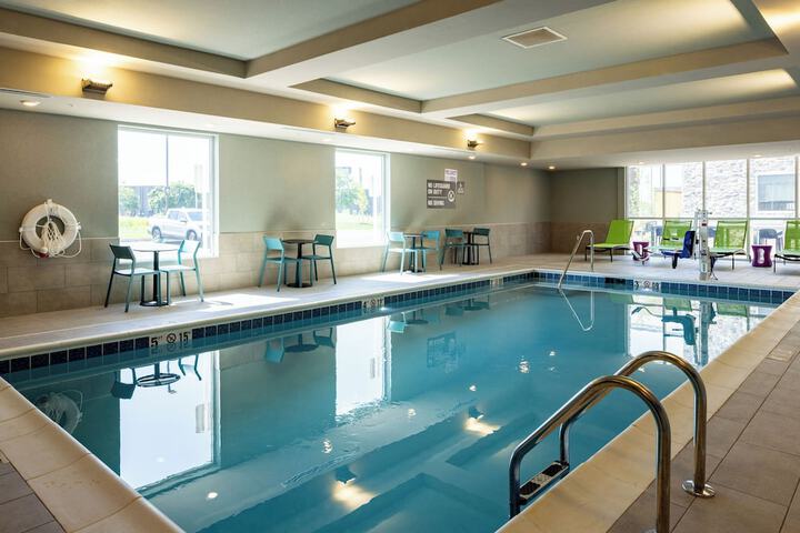 Photo of Tru by Hilton Kalamazoo Pool