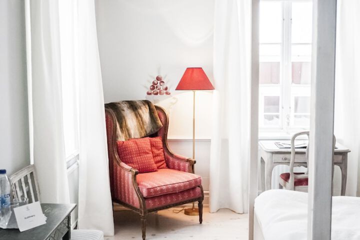 Room 8 of 35