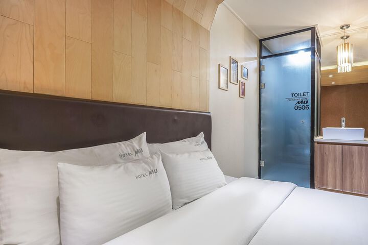 Room 17 of 36
