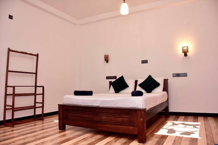 Room 5 of 17